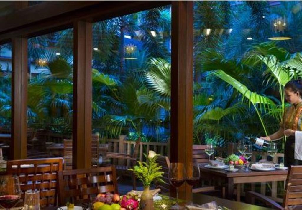 Ramada Plaza Xishuangbanna Hotel Bagian luar foto