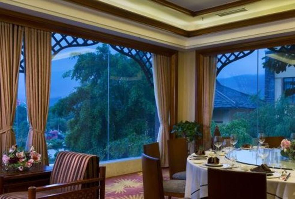 Ramada Plaza Xishuangbanna Hotel Bagian luar foto