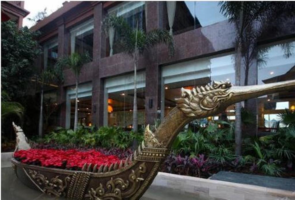 Ramada Plaza Xishuangbanna Hotel Bagian luar foto