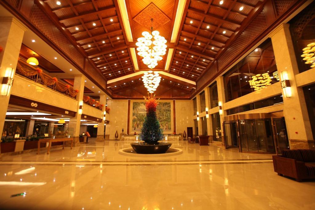 Ramada Plaza Xishuangbanna Hotel Bagian luar foto