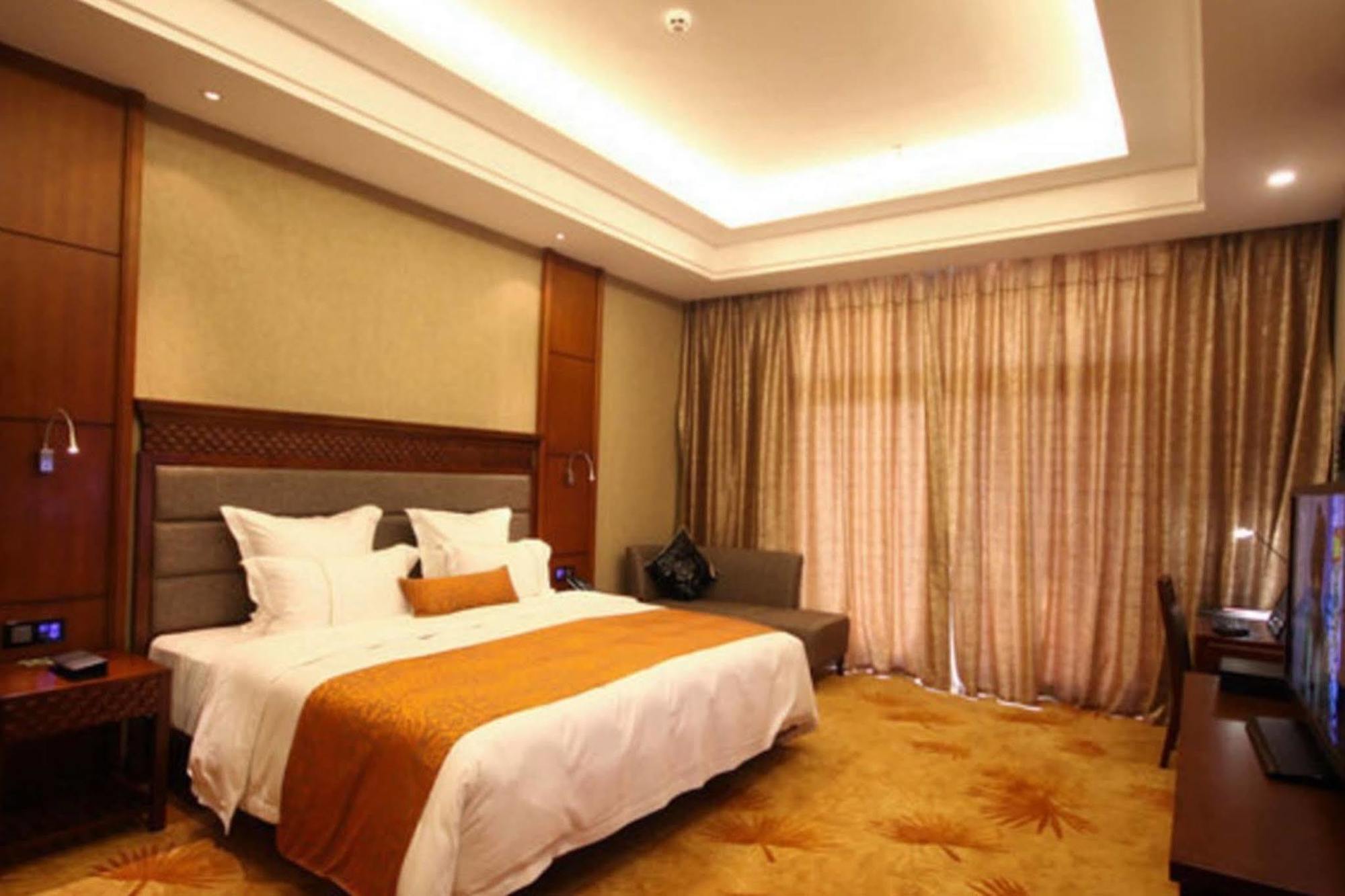 Ramada Plaza Xishuangbanna Hotel Bagian luar foto