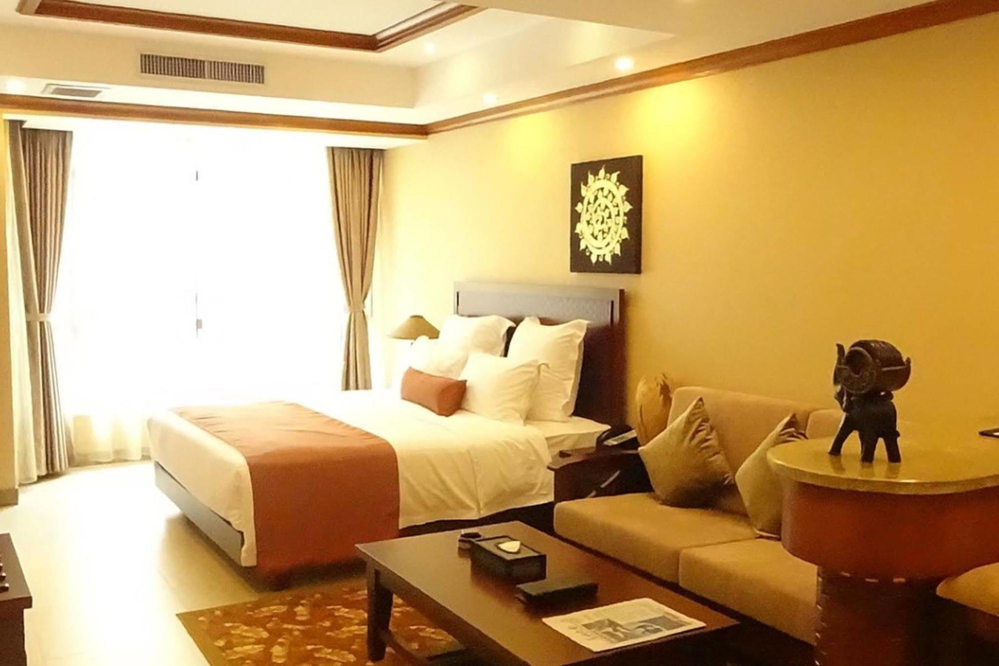 Ramada Plaza Xishuangbanna Hotel Bagian luar foto