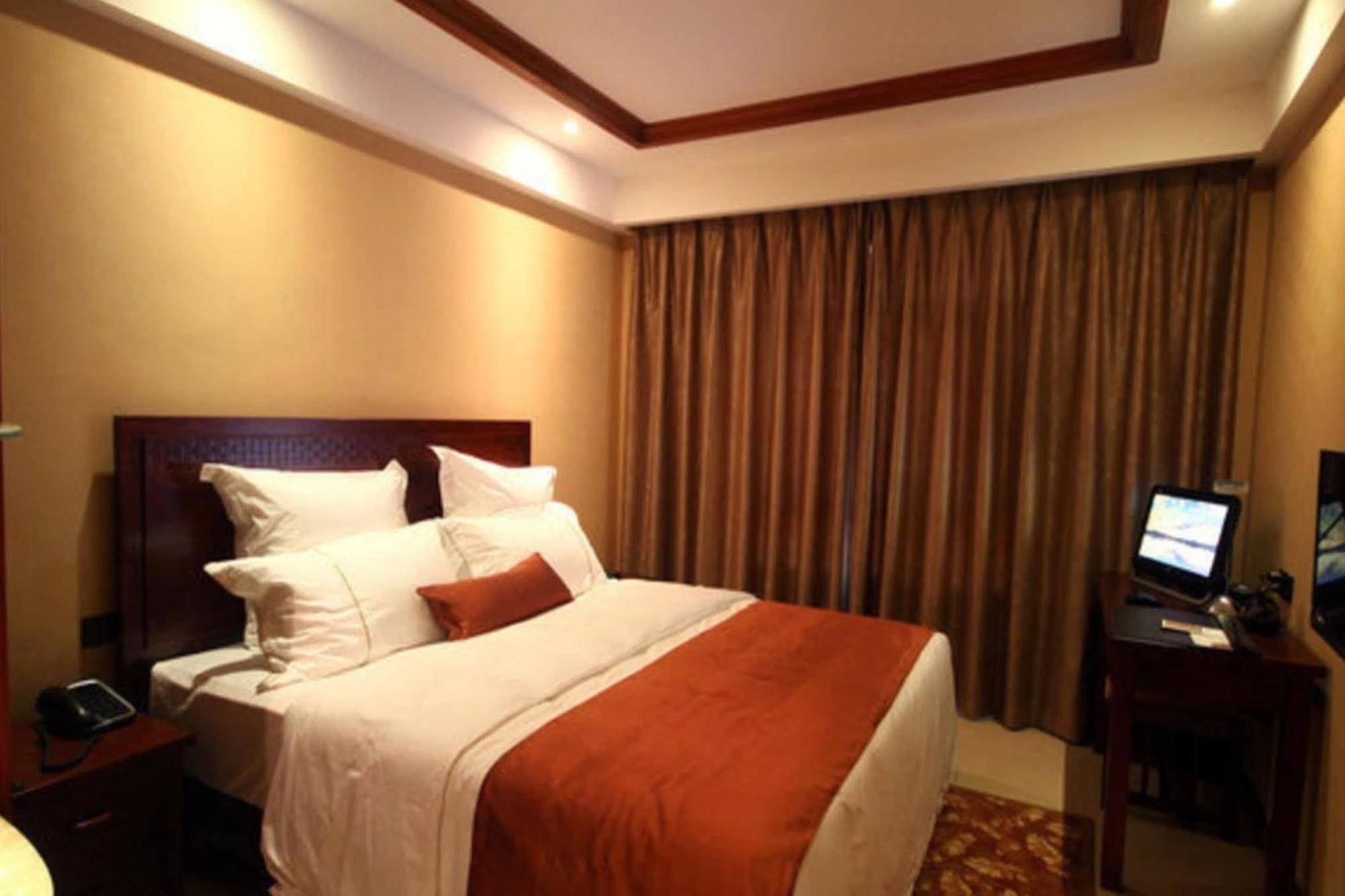 Ramada Plaza Xishuangbanna Hotel Bagian luar foto